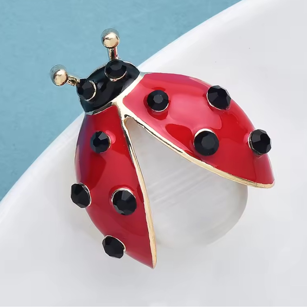 Red Ladybug Gold Brooch - Picture 5 of 6